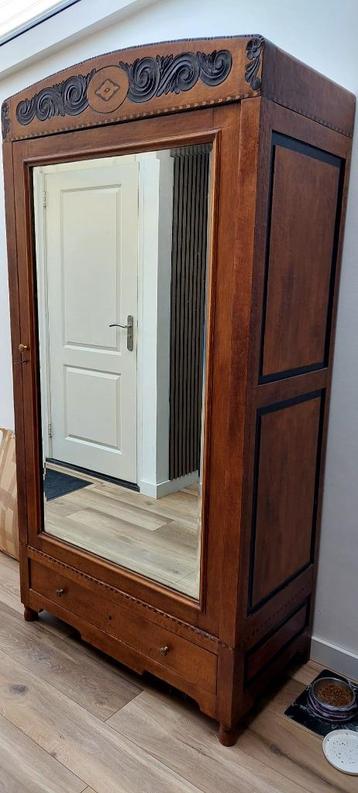Antieken Vintage kast met spiegel beschikbaar voor biedingen