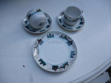 kerstservies dennenboompjes arrenslee  beschikbaar voor biedingen