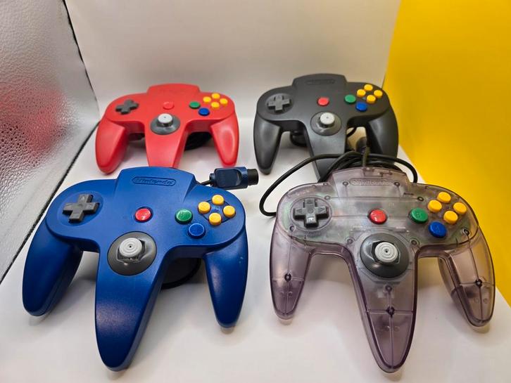 N64 Controllers te Koop! Enkel de rode nog te koop, Spelcomputers en Games, Spelcomputers | Nintendo Consoles | Accessoires, Gebruikt