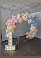 Compleet te huur! Boog, lichtcijfer, ballonnen en gouden zui, Ophalen, Zo goed als nieuw, Verjaardag