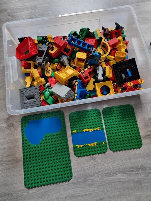 Partij Lego Duplo met bouwtafeltje, Kinderen en Baby's, Speelgoed | Bouwstenen, Gebruikt, Overige merken, Ophalen