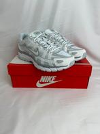 Nike p-6000 silver metalic (maat 43), Kleding | Heren, Wit, Nike, Nieuw, Ophalen of Verzenden