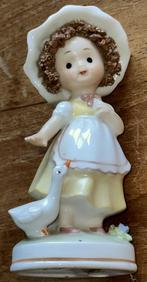 Vintage Bone China Maruri Napco Meisje met Eend Beeldje, Ophalen, Zo goed als nieuw, Mens