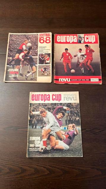 Voetbal tijdschriften veel foto’sen verhalen beschikbaar voor biedingen