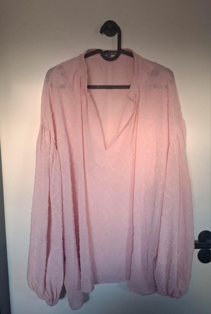 Roze blouse met stippen en V-hals van Norah, maat 46/48, Kleding | Dames, Blouses en Tunieken, Zo goed als nieuw, Maat 46/48 (XL) of groter