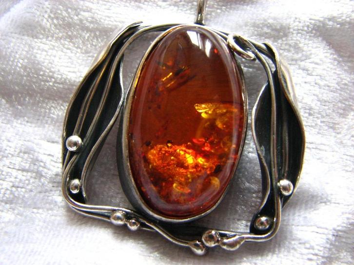 Prachtige Artistieke Zilveren Hanger met Ovala Barnsteen, Sieraden, Tassen en Uiterlijk, Antieke sieraden, Hanger, Zilver, Met edelsteen
