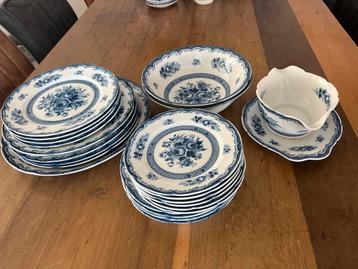 Blue Rose Servies Set - Uitstekende Staat! beschikbaar voor biedingen