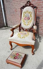Een fraai gestoffeerde antieke biedermeier fauteuil., Ophalen