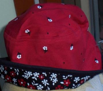 Rood reversible Gymboree hoedje maat 5/7 yrs *NIEUW*  beschikbaar voor biedingen