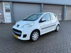 Peugeot 107 1.0 12V 5DR 2011 Wit, Auto's, Voorwielaandrijving, 4 stoelen, Origineel Nederlands, Bedrijf
