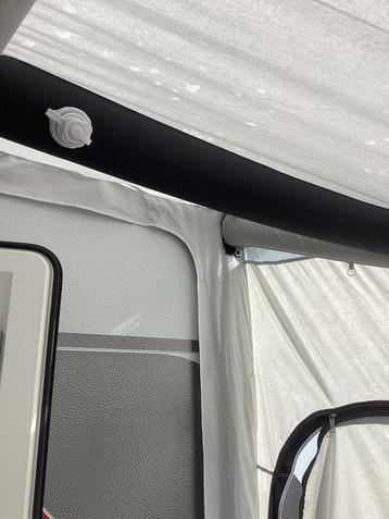 GEZOCHT 2 air tubes voor Dorema Futura beschikbaar voor biedingen