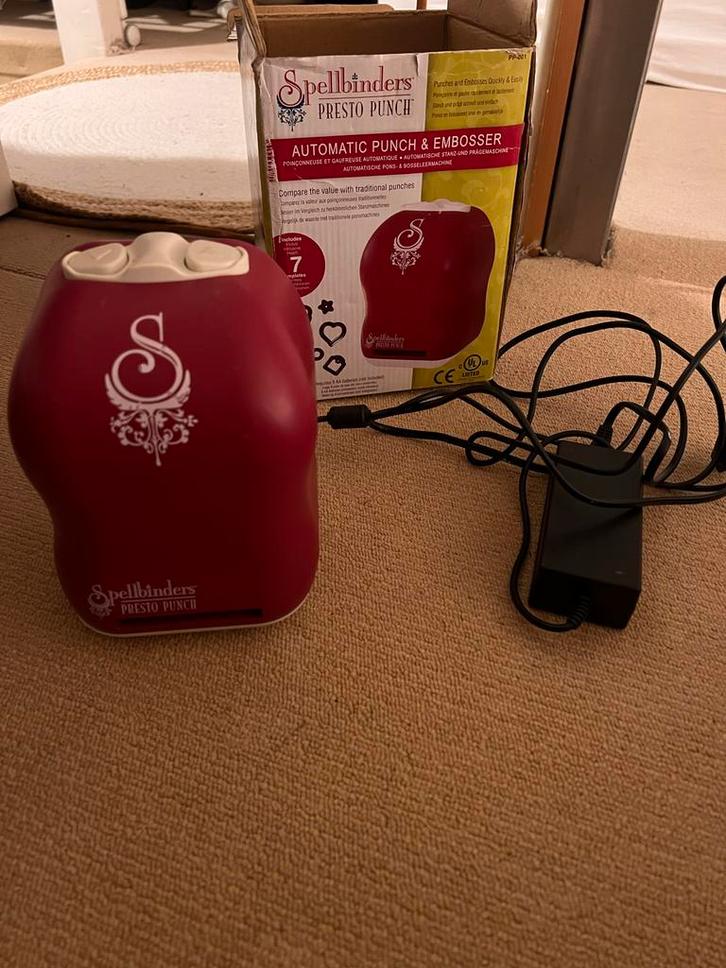 Spellbinders Presto Punch Machine, Hobby en Vrije tijd, Knutselen, Zo goed als nieuw, Gereedschap of Toebehoren, Ophalen of Verzenden