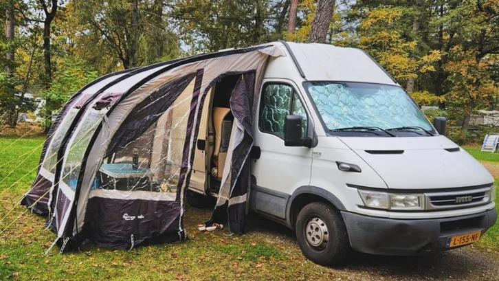 Iveco Daily camperbus met voortent. Nieuwe APK. 168.000KM, Caravans en Kamperen, Campers, tot en met 2, Buscamper of Camperbus