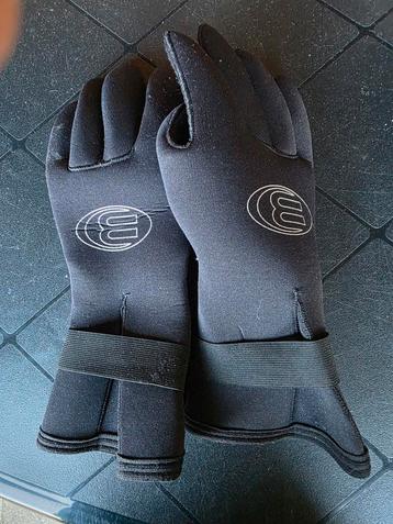 Duikhandschoenen - Maat L beschikbaar voor biedingen