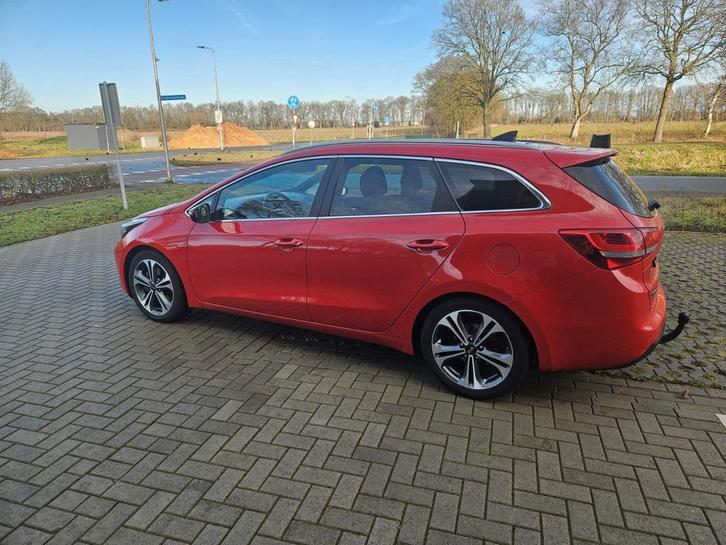 Mooie Kia Ceed 1.0 T-gdi Sw GT-line summer edition 2018 Rood, Auto's, Kia, (Pro) Cee d, Achteruitrijcamera, Airbags, Airconditioning
