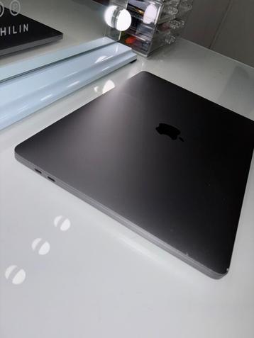 Apple MacBook Pro 13 inch 2020 beschikbaar voor biedingen