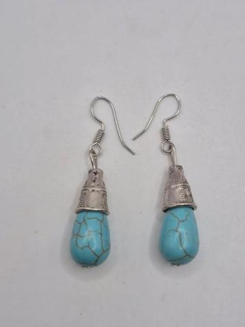 Turquoise oorbellen beschikbaar voor biedingen