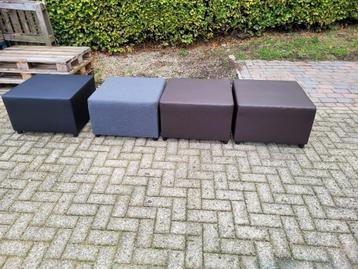 4 stuks nieuwe hockers beschikbaar voor biedingen