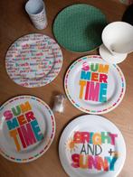 5 borden, 3 bekers en borsteltje voor op de camping, Caravans en Kamperen, Ophalen of Verzenden, Gebruikt