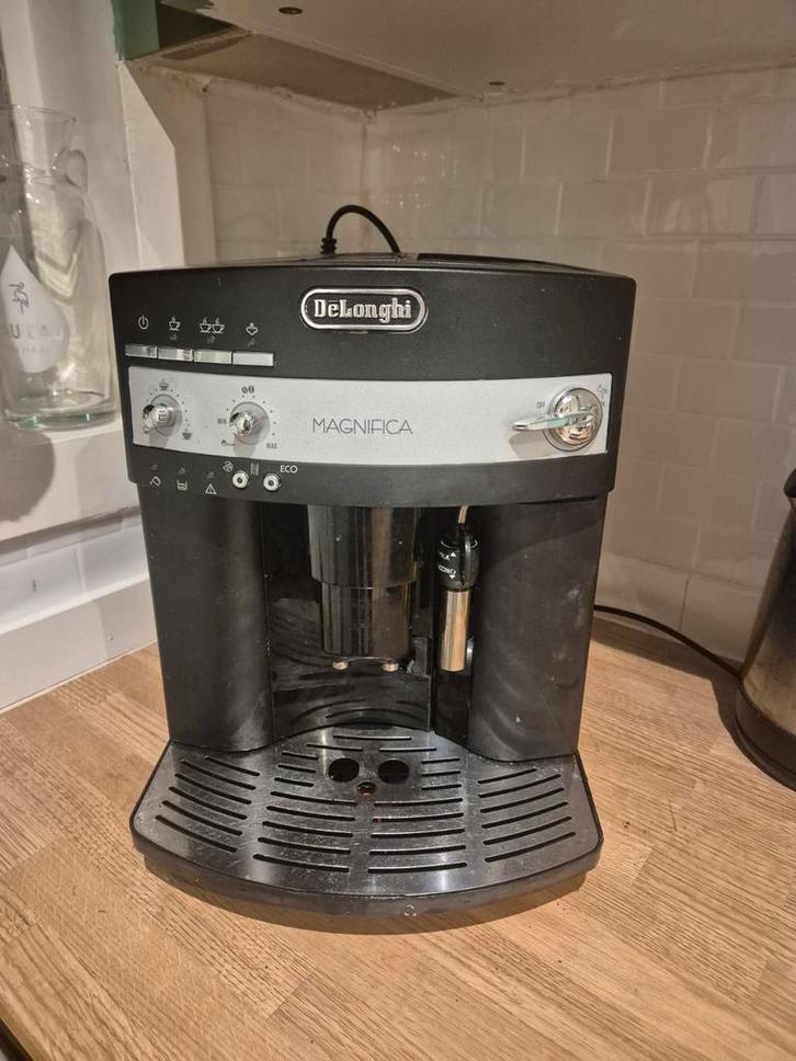 Kapotte Delonghi Magnifica, Witgoed en Apparatuur, Koffiezetapparaten, Niet werkend, Koffiemachine, Ophalen