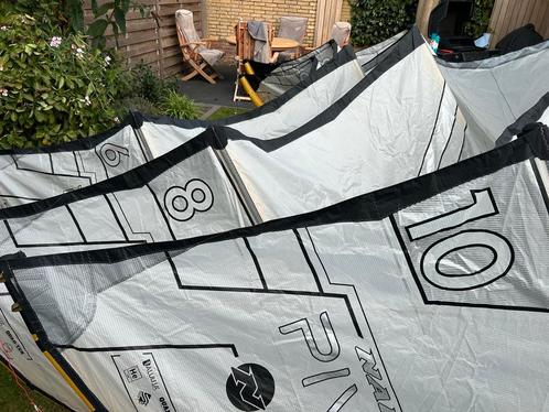 Naish Pivot 2025 Nvision en Quad-tex, Watersport en Boten, Kitesurfen, Gebruikt, Kite, 10 m², Geen board, Ophalen of Verzenden
