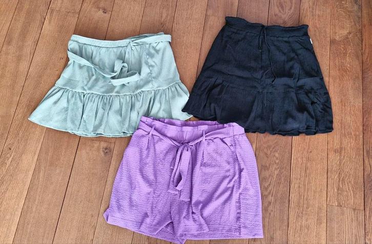 Twee korte broeken, 1 rok (Maat XXL, en rok XL), Kleding | Dames, Dames-kledingpakketten, Zo goed als nieuw, Maat 46/48 (XL) of groter