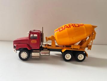 International betonmixer van Conrad. beschikbaar voor biedingen