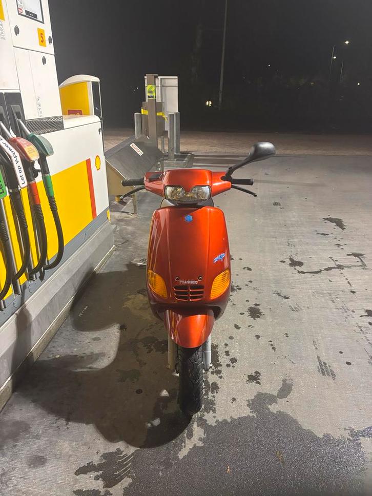 Zip type 2, Fietsen en Brommers, Scooters | Piaggio, Zo goed als nieuw, Overige modellen, Maximaal 25 km/u, Benzine, Ophalen of Verzenden