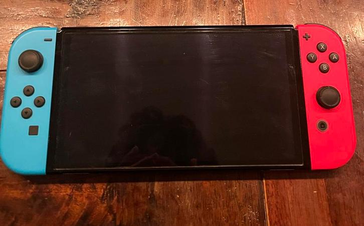 Nintendo Switch OLED + Games & Accessoires!, Spelcomputers en Games, Games | Nintendo Switch, Zo goed als nieuw, Avontuur en Actie