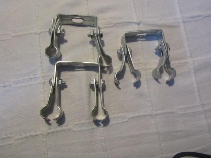 Drie (CV) buisbeugels, Doe-het-zelf en Verbouw, Buizen en Afvoer, Zo goed als nieuw, Pvc, Minder dan 2 meter, 80 mm of meer, Ophalen