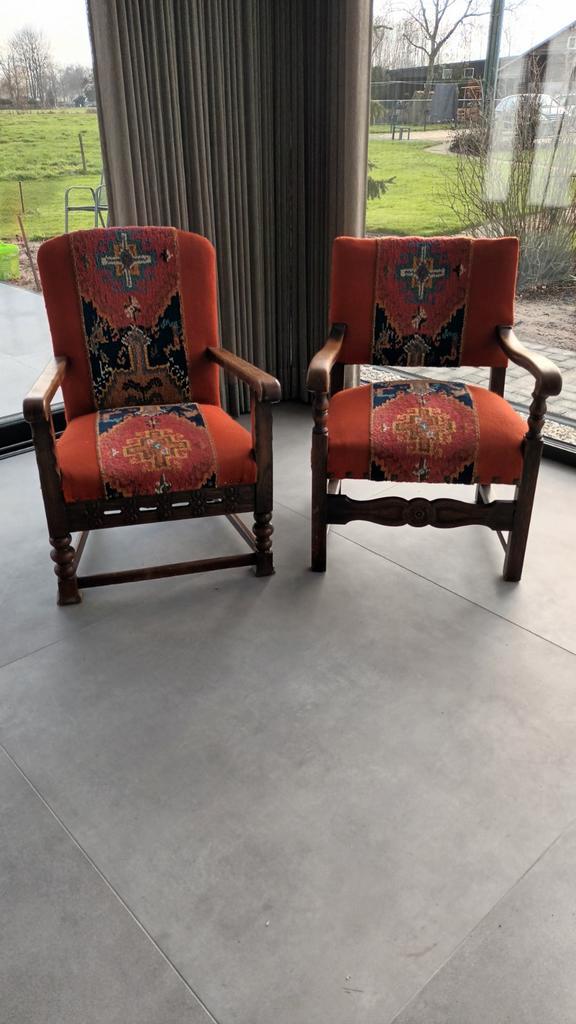 Twee comfortabele stoelen met unieke bekleding, Huis en Inrichting, Stoelen, Gebruikt, Twee, Hout, Stof, Overige kleuren, Ophalen of Verzenden