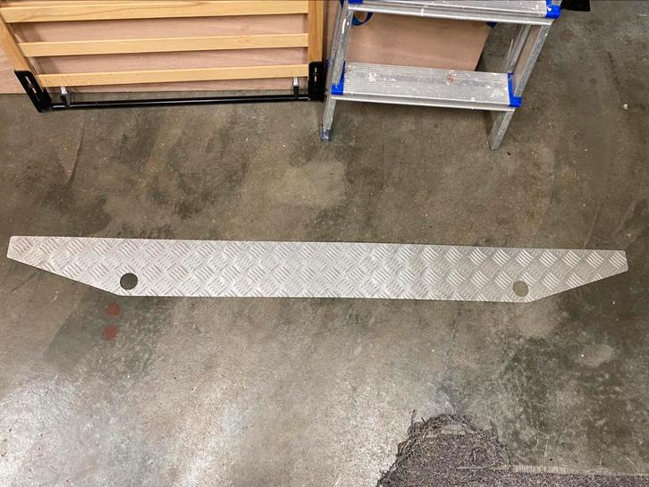 Land Rover Defender traanplaat achterbalk, Auto-onderdelen, Carrosserie en Plaatwerk, Bumper, Land Rover, Voor, Achter, Nieuw