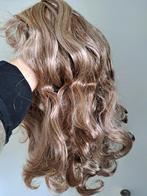 Donkerblonde krullen pruik - Carnaval, Kleding | Dames, Overige Dameskleding, Geen merk, Verzenden, Gedragen
