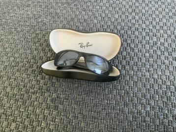 Ray Ban heren Zonnebril met scheurtjes in het glas RayBan beschikbaar voor biedingen