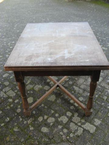 eiken tafel uittrekbaar  jaren 40- 50  beschikbaar voor biedingen