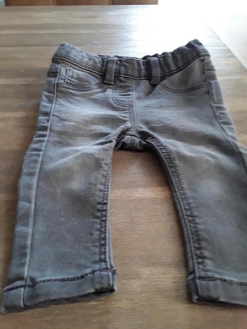 Zgan zwart-grijs spijkerbroekje maat 62 Merk PRENATAL, Kinderen en Baby's, Babykleding | Maat 62, Zo goed als nieuw, Jongetje