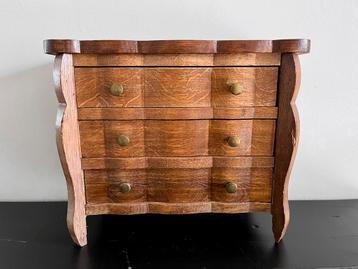 Charmant Klein Houten Barok Ladekastje – Antiek stijl beschikbaar voor biedingen