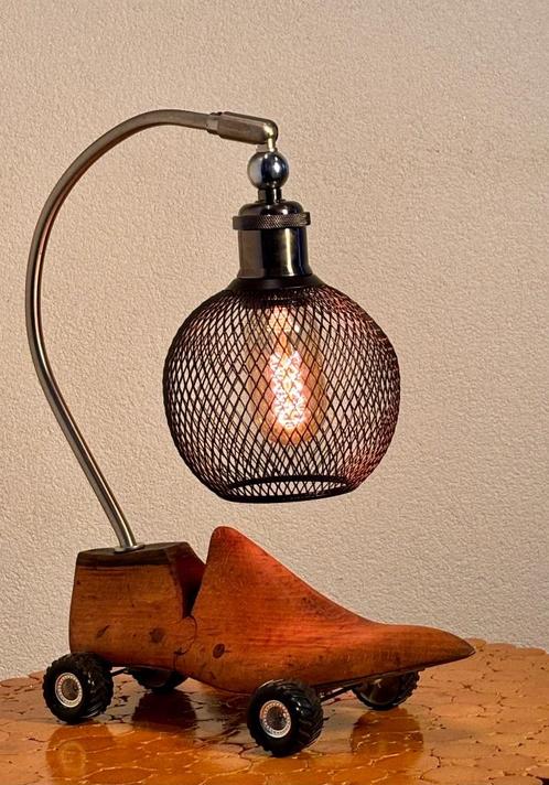 Tafellamp "On wheels 2", Huis en Inrichting, Lampen | Tafellampen, Gebruikt, Minder dan 50 cm, Hout, Metaal, Overige materialen