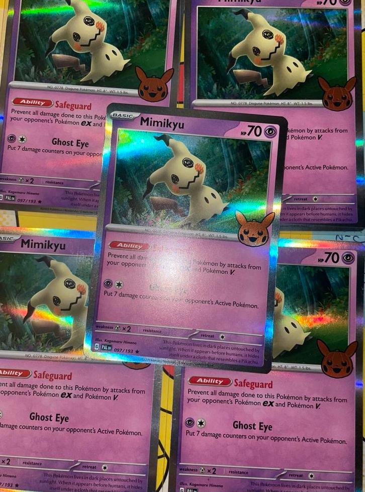 Mimikyu Pokémonkaart, Hobby en Vrije tijd, Verzamelkaartspellen | Pokémon, Zo goed als nieuw, Ophalen