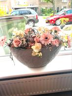 Luxe bloemsierpot grijs met zijden kunstbloemen., Tuin en Terras, Ophalen, Minder dan 60 cm, Zo goed als nieuw, Binnen