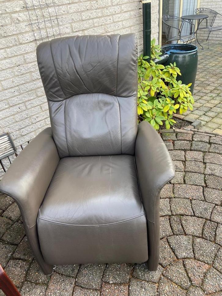 2 Lederen Relaxstoelen Comfortabel & Stijlvol, Huis en Inrichting, Fauteuils, Gebruikt, Leer, Minder dan 50 cm, Minder dan 75 cm