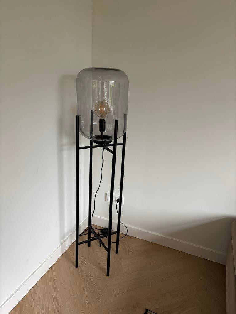 Moderne vloerlamp met glazen kap, Ophalen, Gebruikt, Glas, 150 tot 200 cm