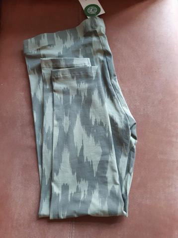 Nieuwe legging. Army groen camouflage.  C&A maat L beschikbaar voor biedingen