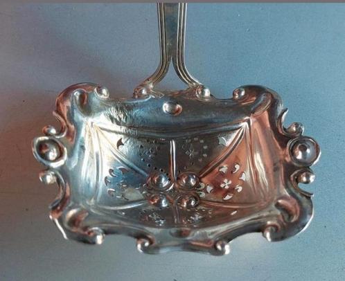 Antiek uit 1847  zilver strooilepel  suikerstrooilepel, Antiek en Kunst, Antiek | Goud en Zilver, Zilver, Ophalen