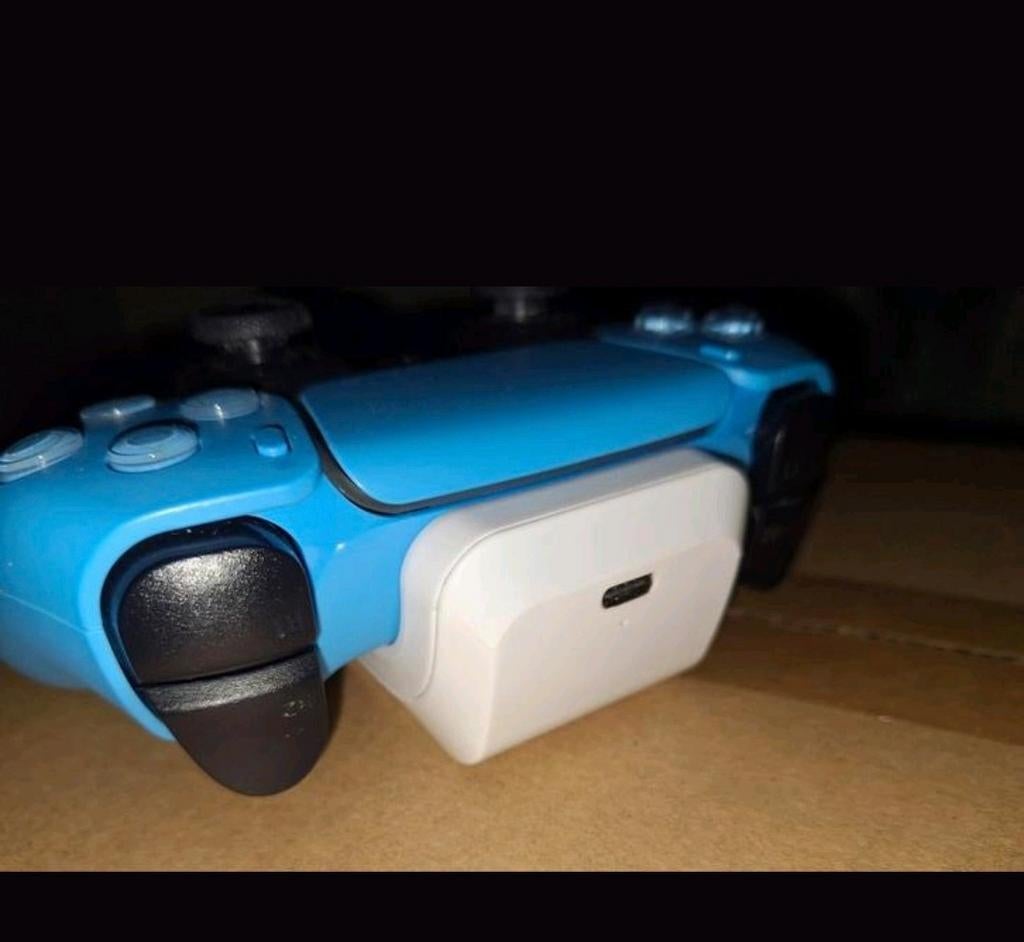 Battletron Powerbank PS5 Controller - Zo Goed Als Nieuw, Spelcomputers en Games, Spelcomputers | Sony PlayStation Consoles | Accessoires