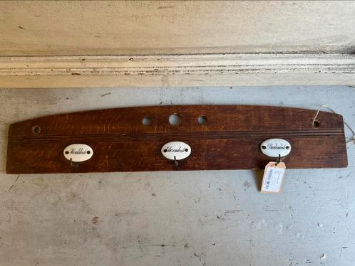 Handdoekrekje met emaille naamplaatjes *floor epe*, Antiek en Kunst, Antiek | Keukenbenodigdheden, Ophalen of Verzenden