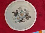 Thee Schotel H M Queen & H M Queen Mary Fine Bone China A703, Ophalen of Verzenden, Zo goed als nieuw, Porselein, Kop en/of schotel