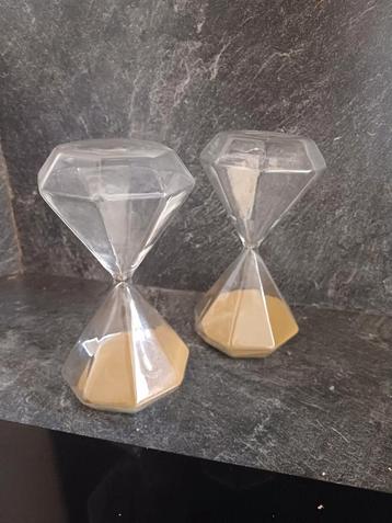 2 glazen zandlopers