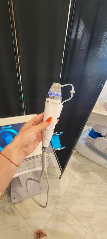 FREQUENCY FRACTIONAL RF MICRONEEDLING MACHINE

 beschikbaar voor biedingen