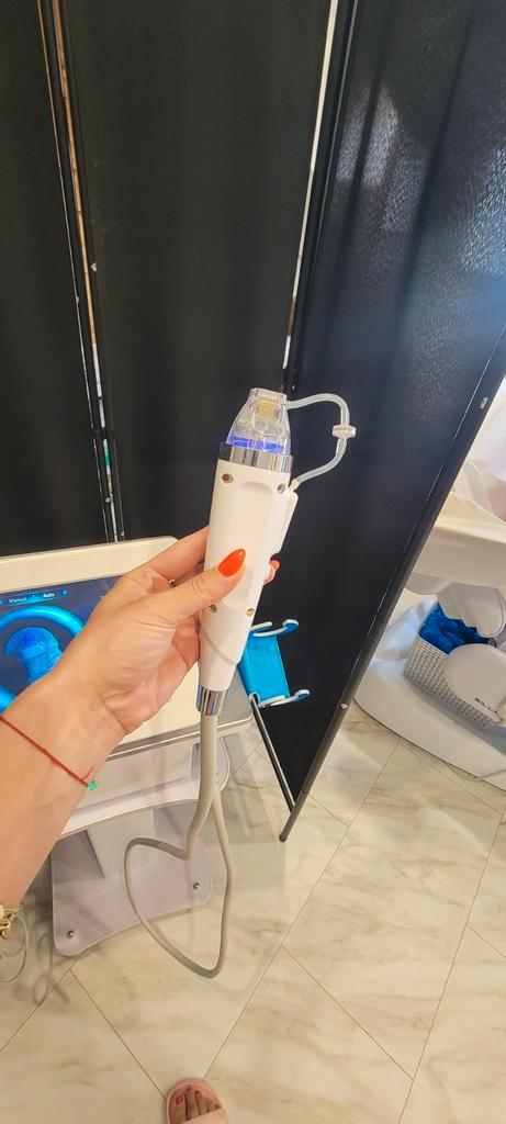 FREQUENCY FRACTIONAL RF MICRONEEDLING MACHINE, Witgoed en Apparatuur, Persoonlijke-verzorgingsapparatuur, Zo goed als nieuw, Ophalen of Verzenden